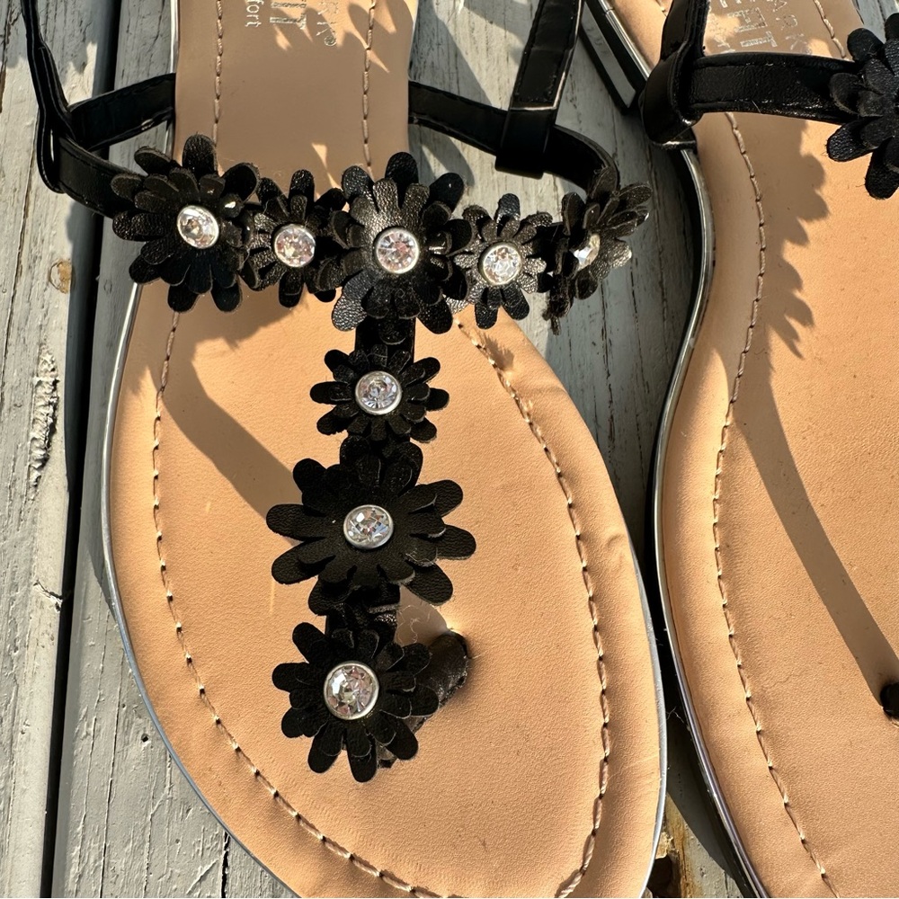 Primark Black Floral Embellished T-strap Sandals Wide Fit size 7 Wide NWOT - Picture 5 of 8